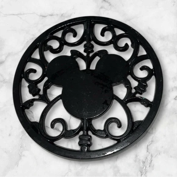 Disney Mickey Mouse round black cast iron trivet - Picture 5 of 5